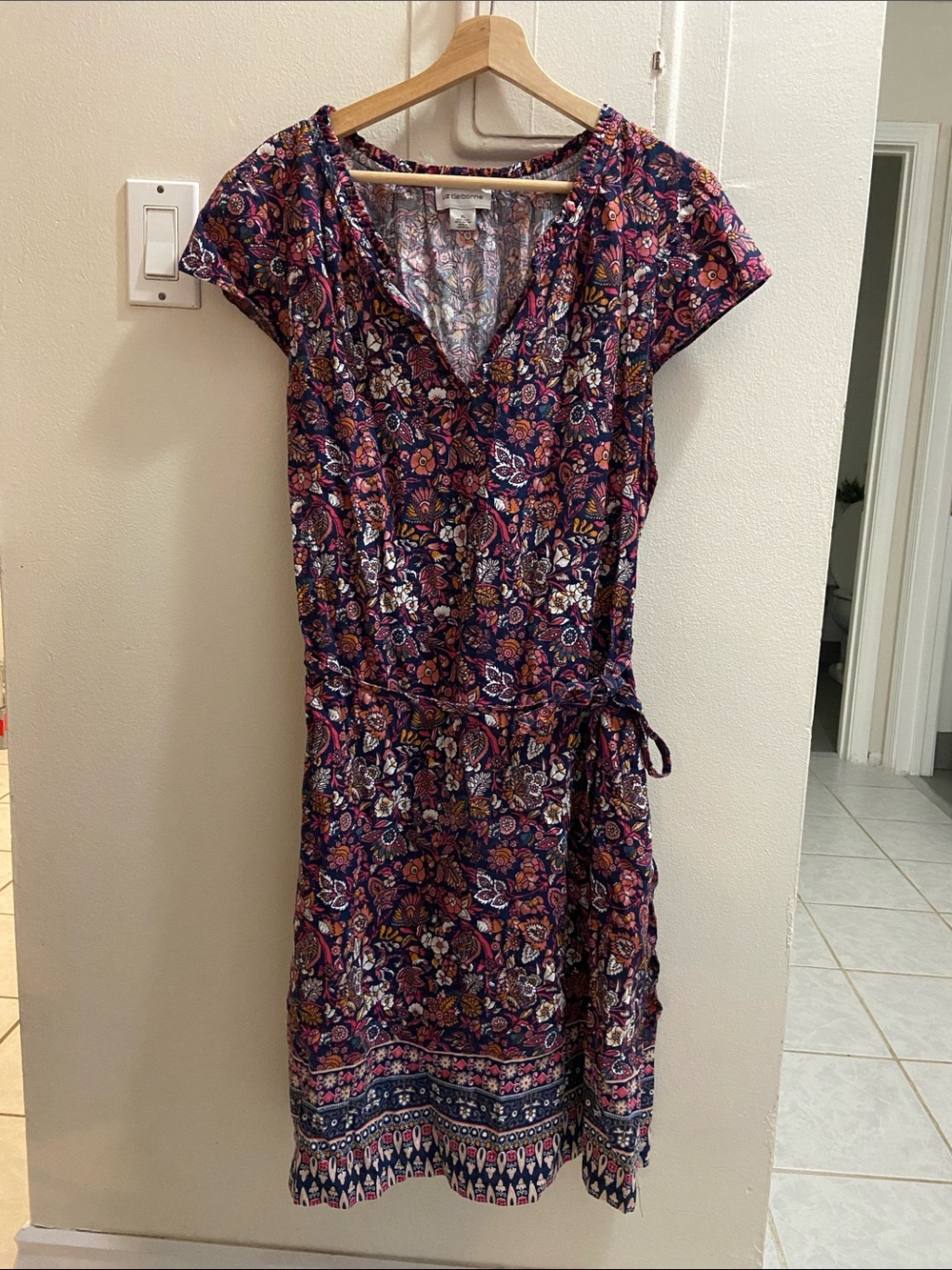 Liz Claiborne Navy Purple Floral V‑Neck Tie‑Waist Dress